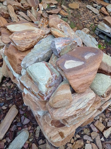 Златолит жёлтый, жёлто-зелёный глыбки и валуны для ланшафтного дизайна купить в Архангельске