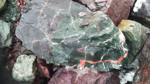 Гигантские зелёные валуны для ландшафтного дизайна весом более 5 тонн купить в Архангельске