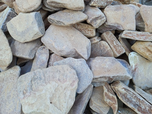 Златолит жёлтый, жёлто-зелёный глыбки и валуны для ланшафтного дизайна купить в Архангельске