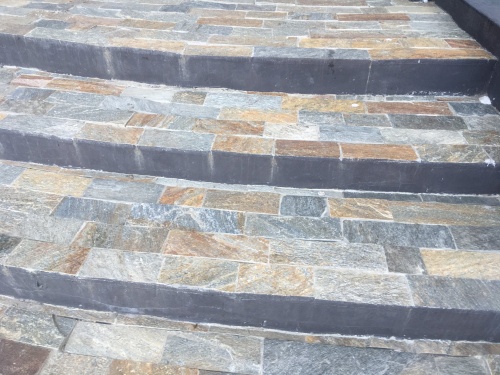 Плитка из Златолита Уральского для лестницы купить в Архангельске