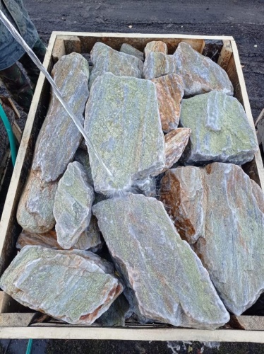 Златолит жёлтый, жёлто-зелёный глыбки и валуны для ланшафтного дизайна купить в Архангельске