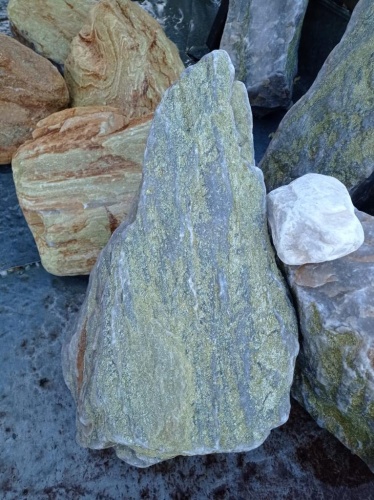 Златолит жёлтый, жёлто-зелёный глыбки и валуны для ланшафтного дизайна купить в Архангельске