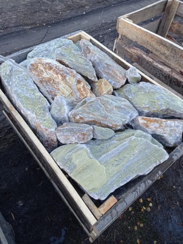 Златолит жёлтый, жёлто-зелёный глыбки и валуны для ланшафтного дизайна купить в Архангельске