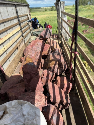 Ландшафтные глыбы красно-фиолетовые 200-1000 килограмм купить в Архангельске