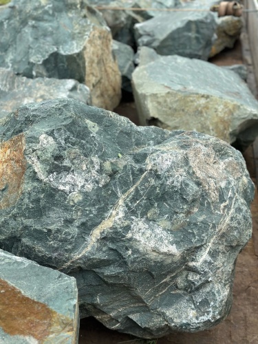 Камни для ландшафтного дизайна зелёные 10-60 килограмм купить в Архангельске