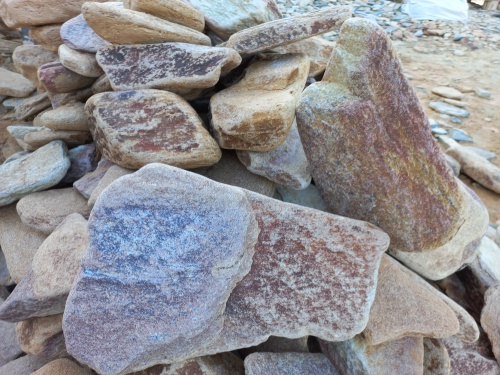 Златолит жёлтый, жёлто-зелёный глыбки и валуны для ланшафтного дизайна купить в Архангельске