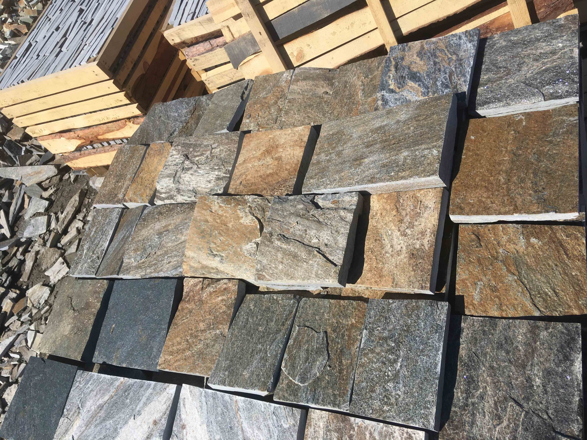 Плитка пилёная златолит Уральский для цоколя, отмостки купить в Архангельске