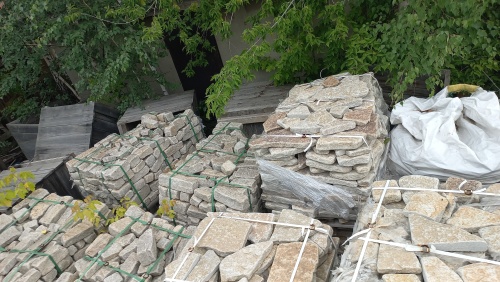 Гранитный плитняк галтованный для мощения купить в Архангельске