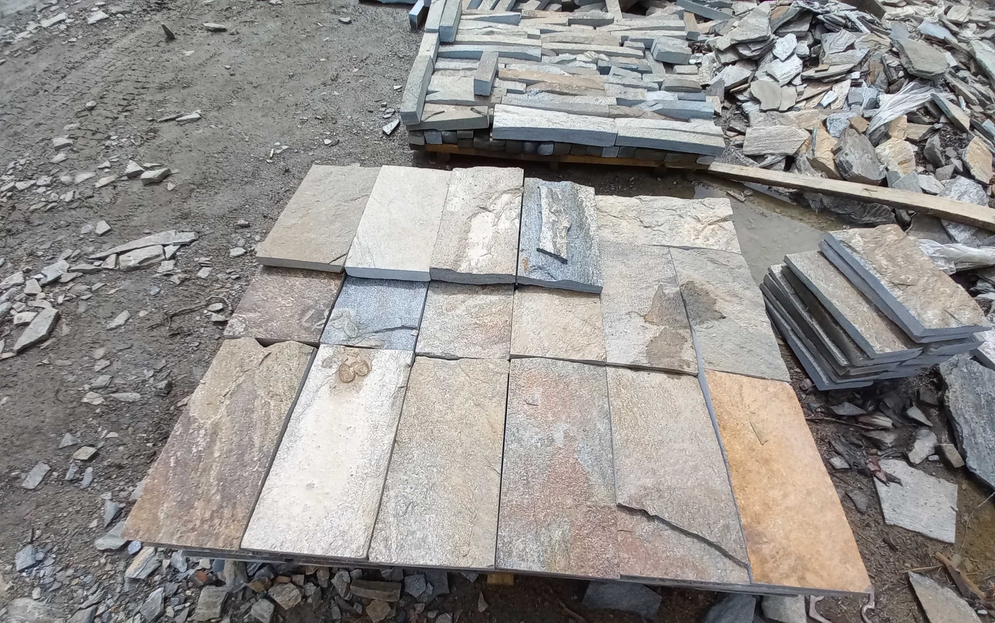 Плитка пилёная златолит Уральский для цоколя, отмостки купить в Архангельске