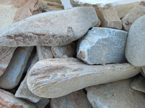 Златолит жёлтый, жёлто-зелёный глыбки и валуны для ланшафтного дизайна купить в Архангельске