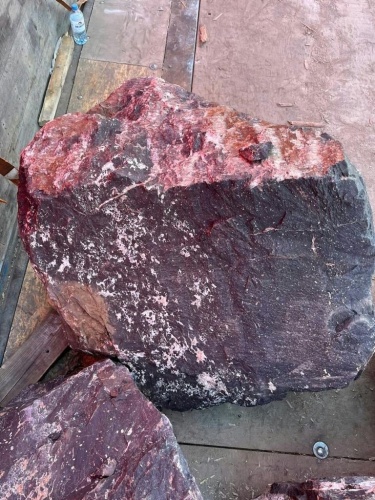 Камни для ландшафтного дизайна красно-фиолетовые 10-60 килограмм купить в Архангельске