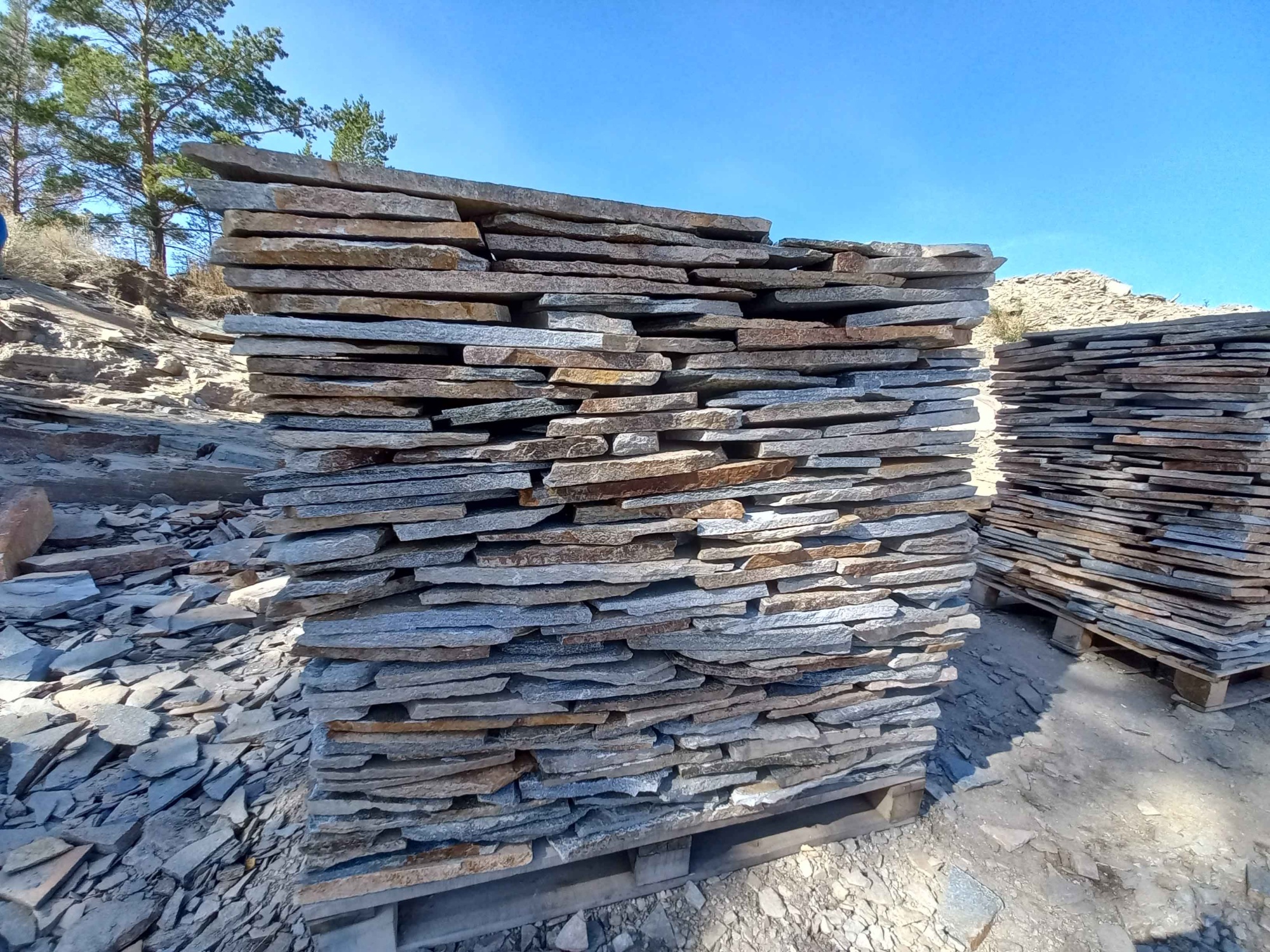 Плитняк златолит серебристый для фасада купить в Архангельске