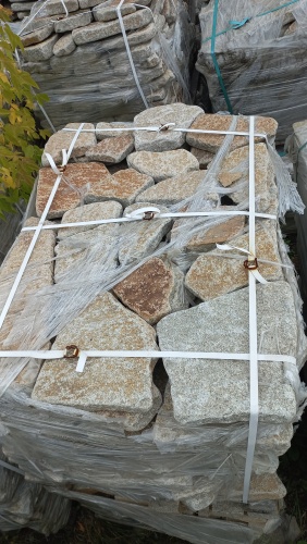 Плитняк галтованный гранитный для ландшафтного дизайна купить в Архангельске