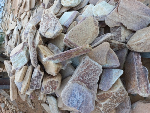 Златолит жёлтый, жёлто-зелёный глыбки и валуны для ланшафтного дизайна купить в Архангельске