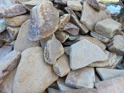 Златолит жёлтый, жёлто-зелёный глыбки и валуны для ланшафтного дизайна купить в Архангельске