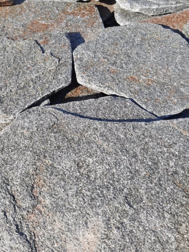 Златолит серебристый галтованный для лестниц купить в Архангельске