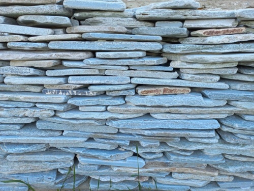 Плитняк златолит зелёный галтованный для цоколя купить в Архангельске