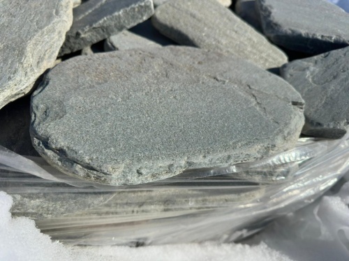 Плитняк златолит зелёный галтованный для мощения на бетон купить в Архангельске