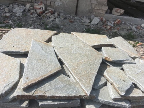 Златолит серебристый галтованный для лестниц купить в Архангельске